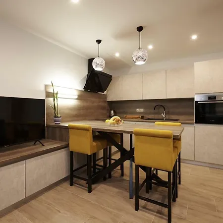 Sunny Side Apartment *