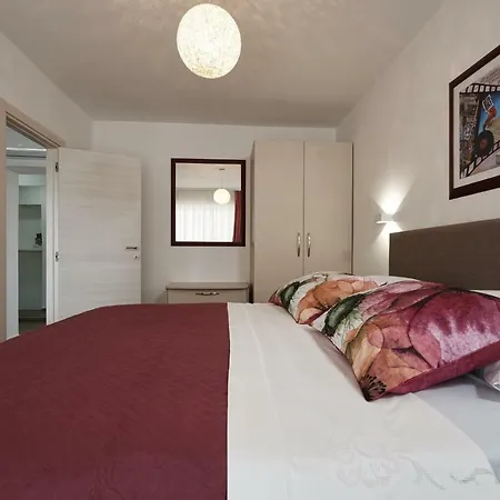 Sunny Side Apartment *